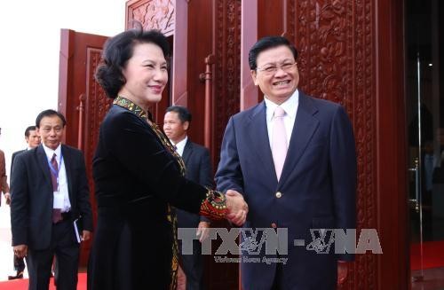 Председатель НС СРВ Нгуен Тхи Ким Нган встретилась с премьером Лаоса - ảnh 1